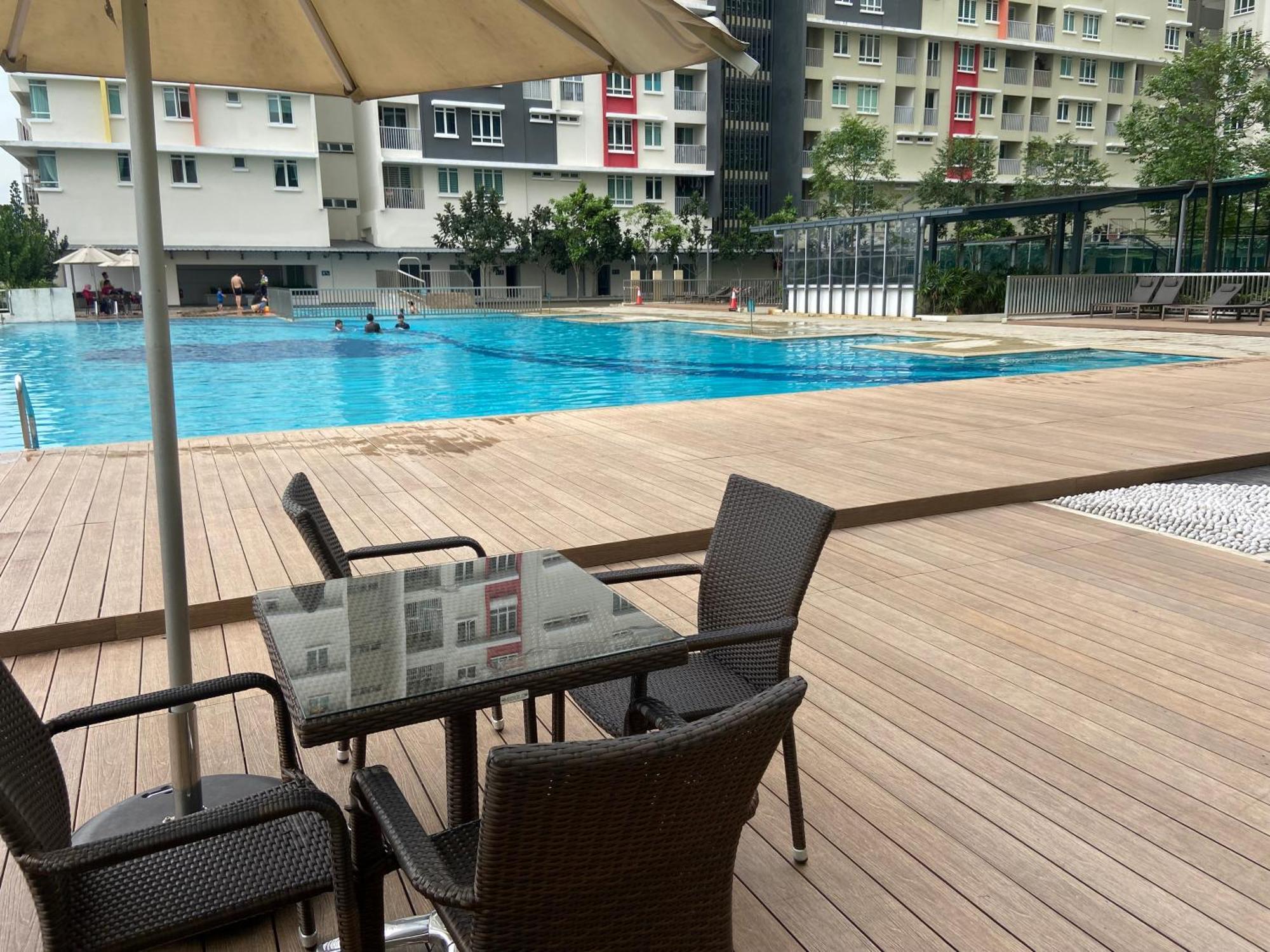 Ferienwohnung Suasana Damai Pj Sungai Buloh Exterior foto